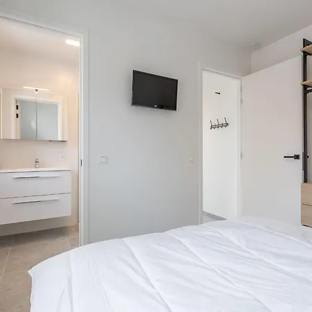 Newly Built Rooftop Flat With Sun-facing Terrace *